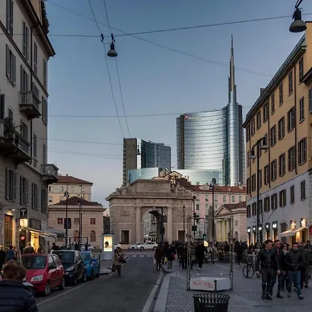 Corso Garibaldi Shopping Center, Art E Shopping Milan