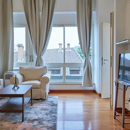 Corso Garibaldi Shopping Center, Art E Shopping Apartment